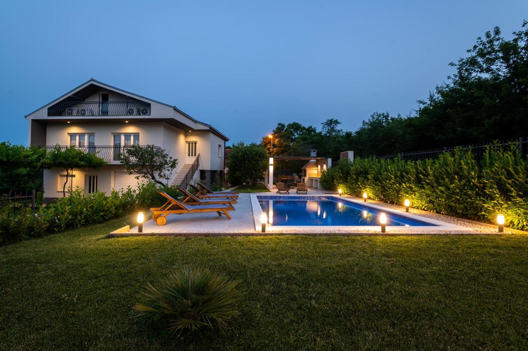 Villa Latica Dicmo Dış mekan fotoğraf