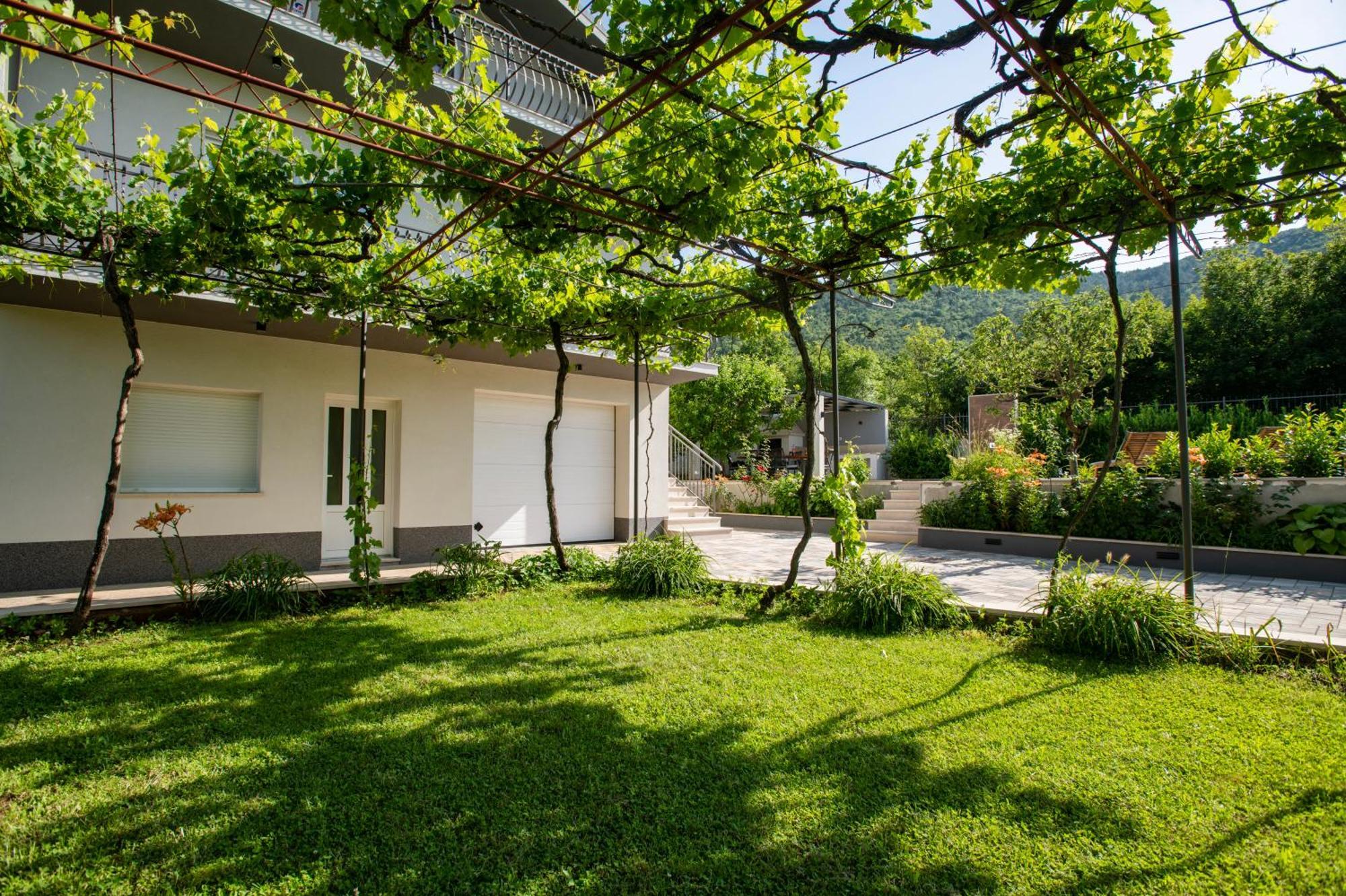 Villa Latica Dicmo Dış mekan fotoğraf