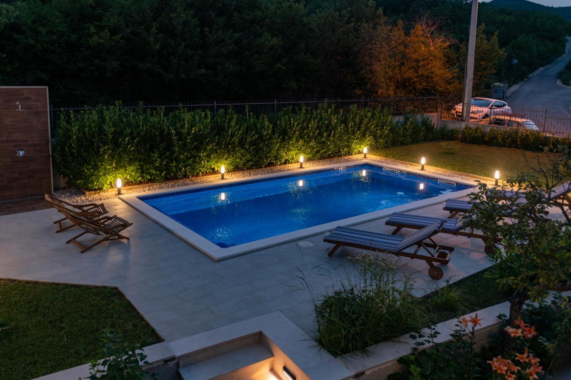 Villa Latica Dicmo Dış mekan fotoğraf