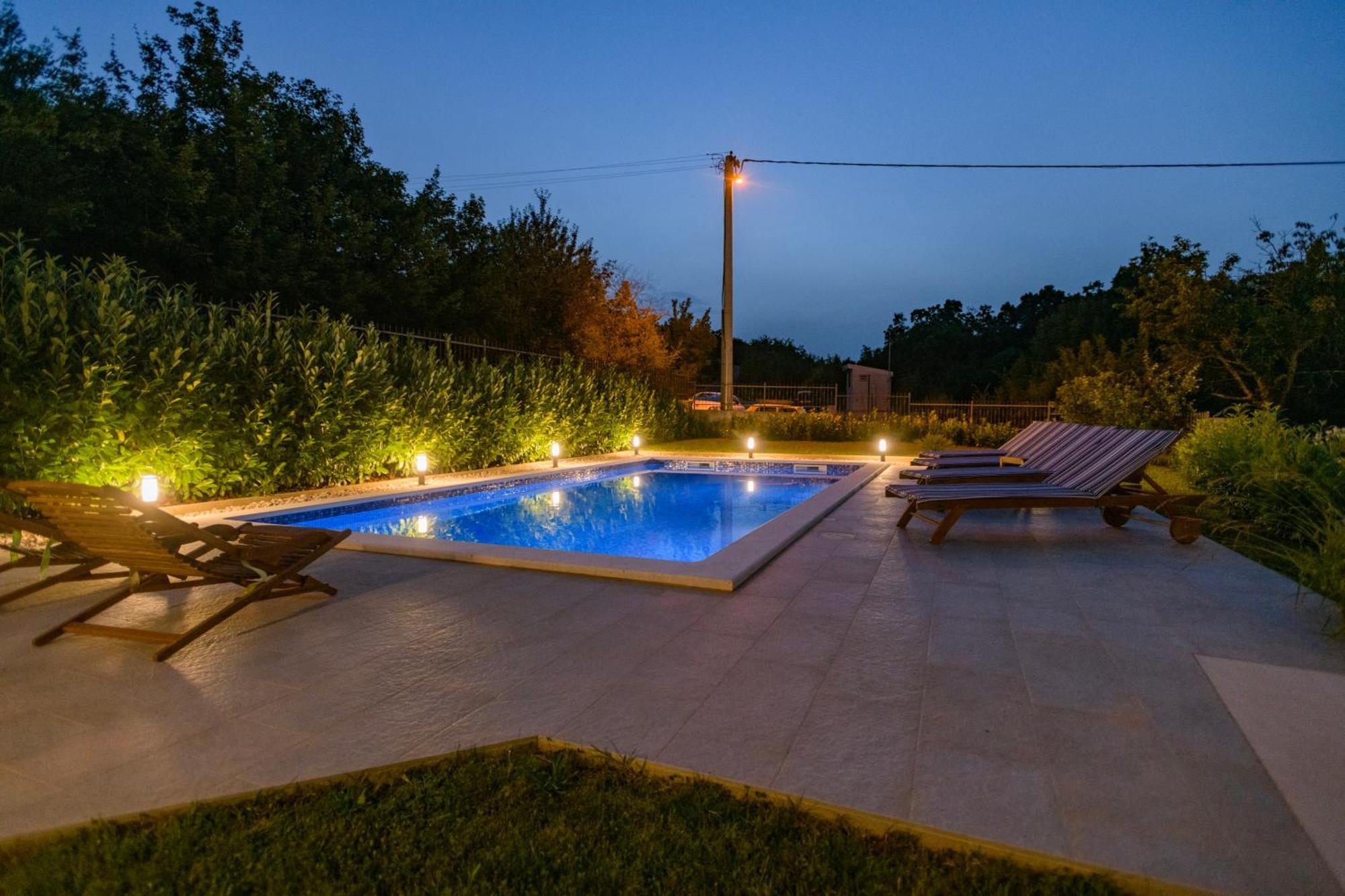 Villa Latica Dicmo Dış mekan fotoğraf