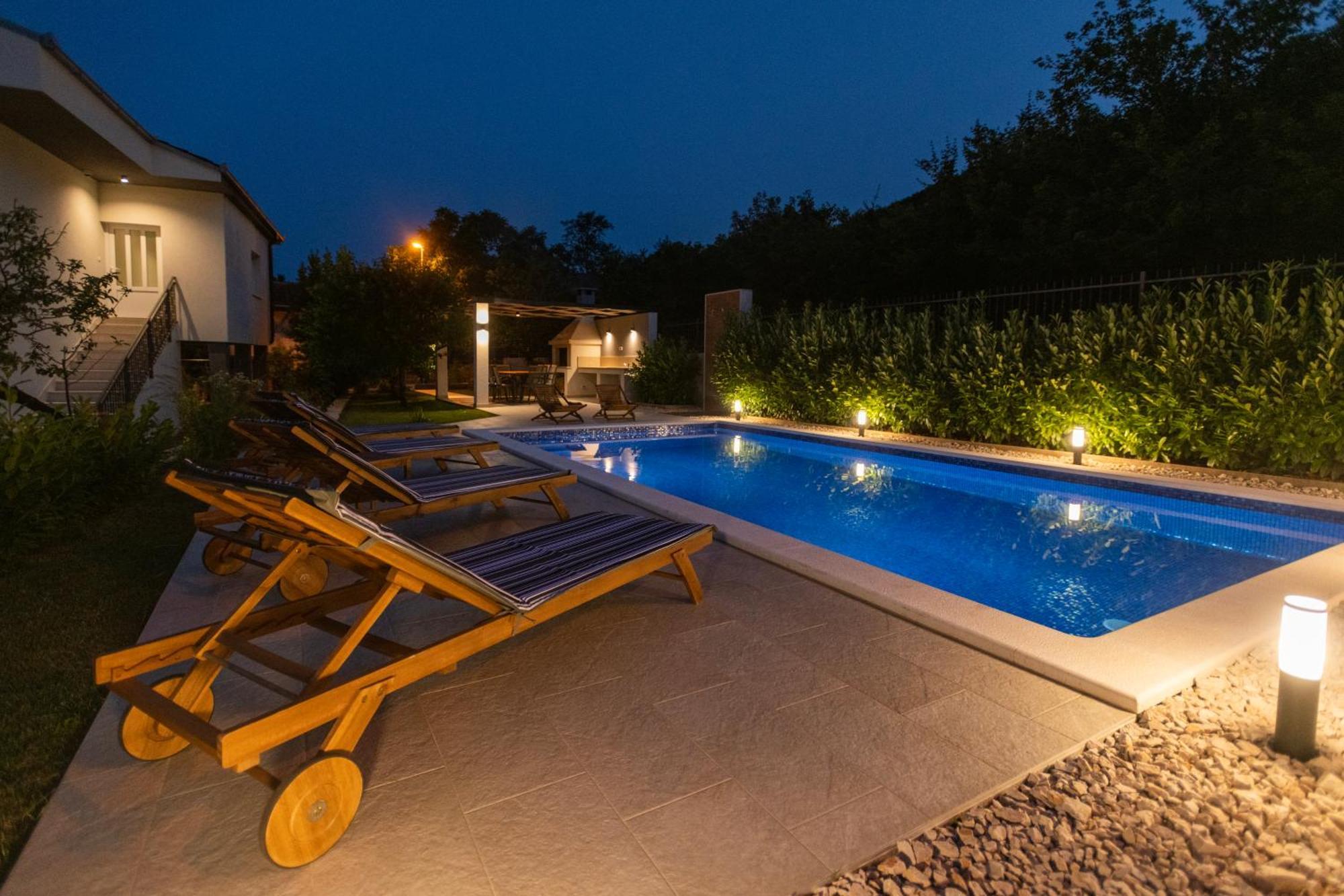 Villa Latica Dicmo Dış mekan fotoğraf