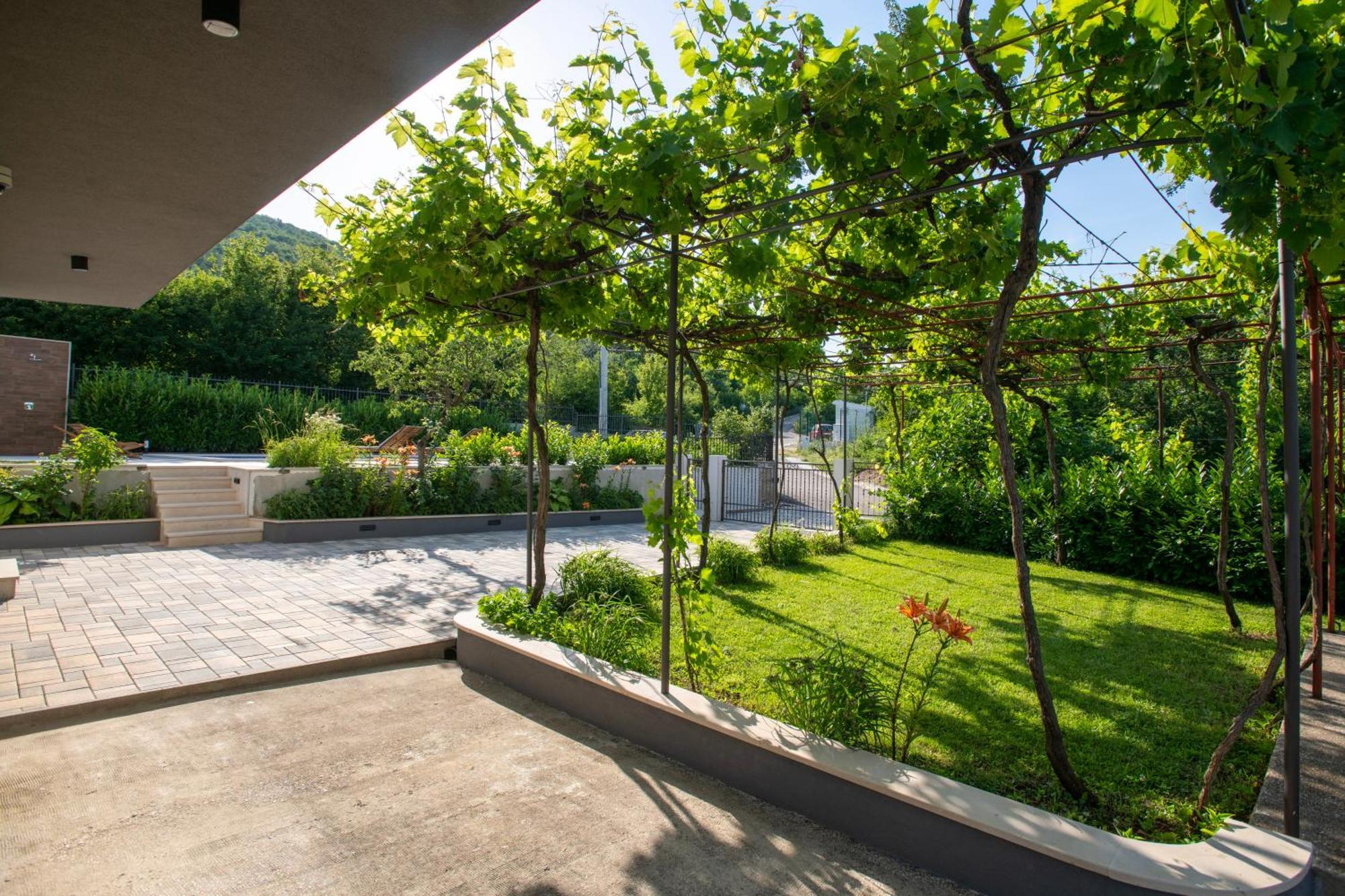 Villa Latica Dicmo Dış mekan fotoğraf