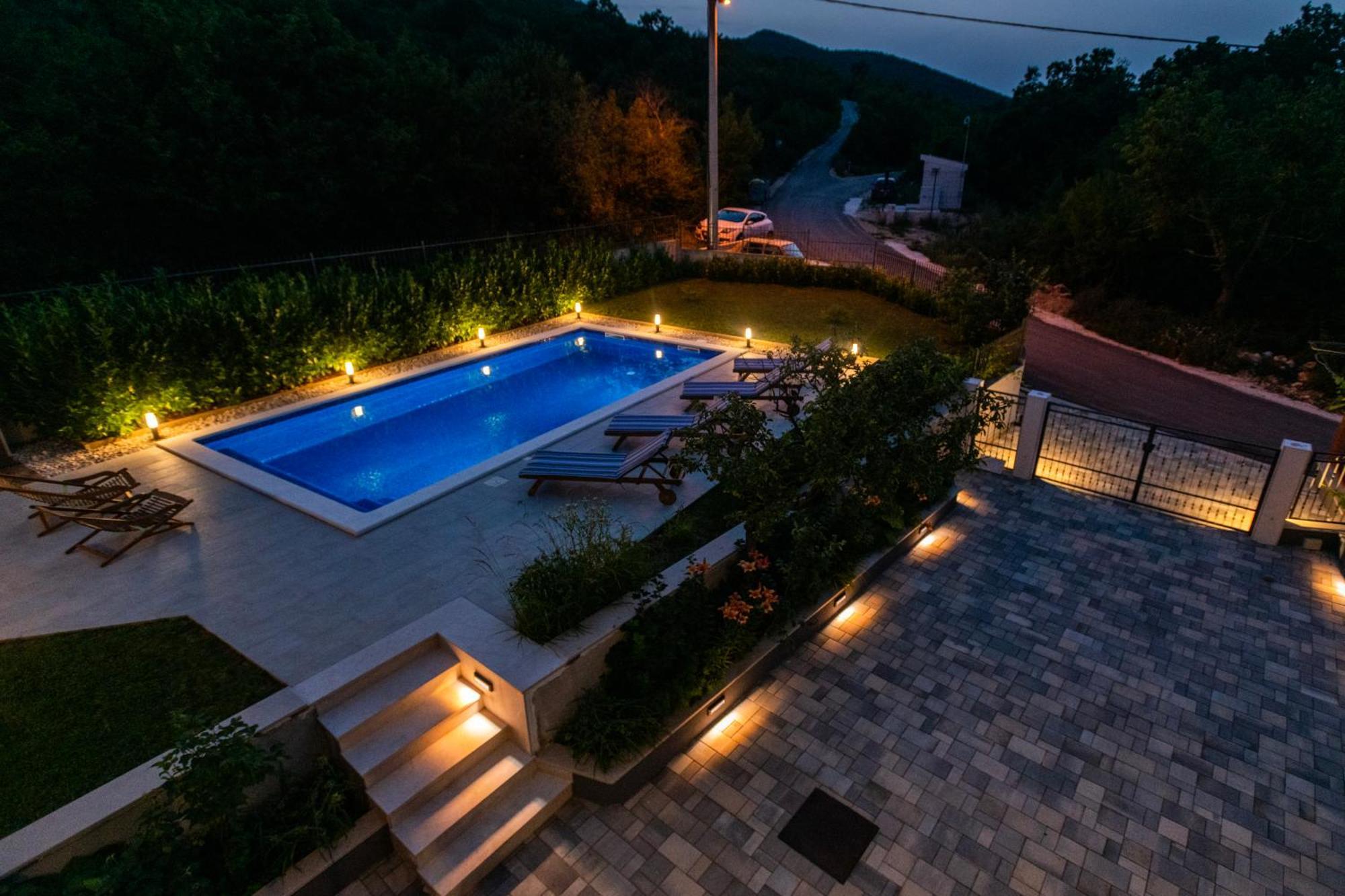 Villa Latica Dicmo Dış mekan fotoğraf