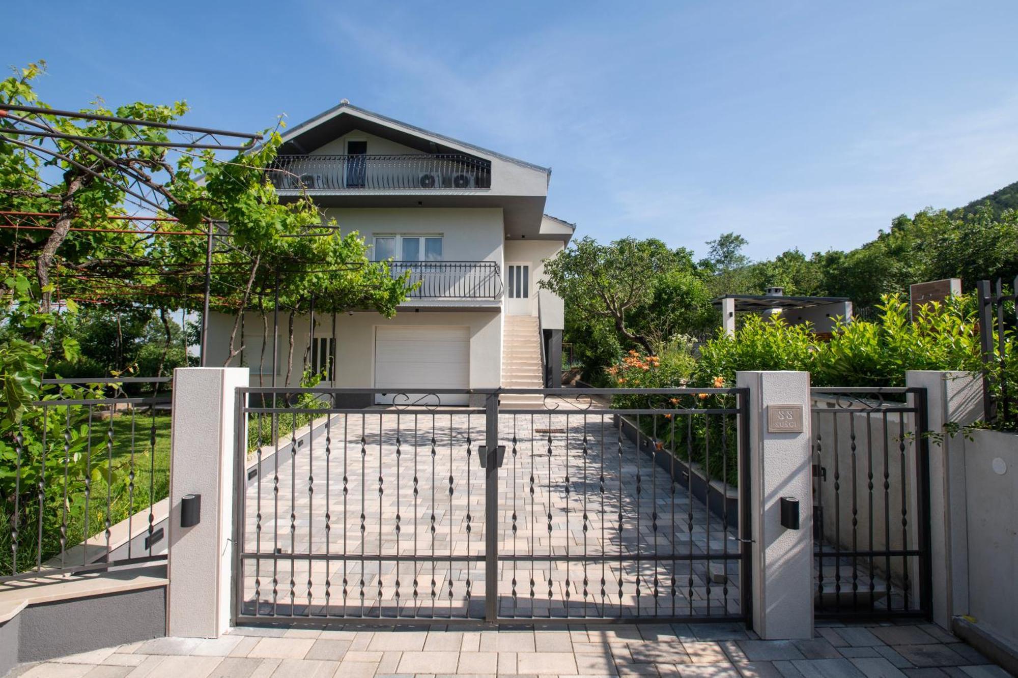 Villa Latica Dicmo Dış mekan fotoğraf