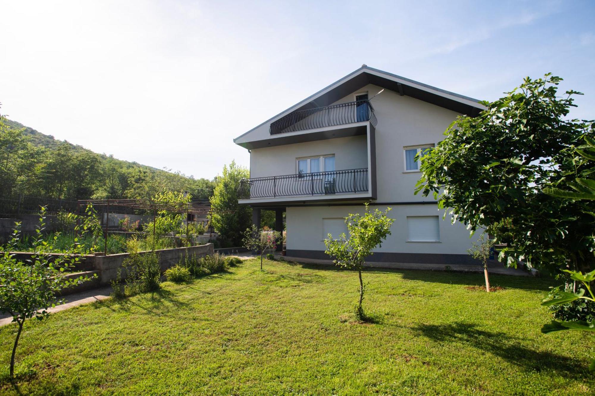 Villa Latica Dicmo Dış mekan fotoğraf