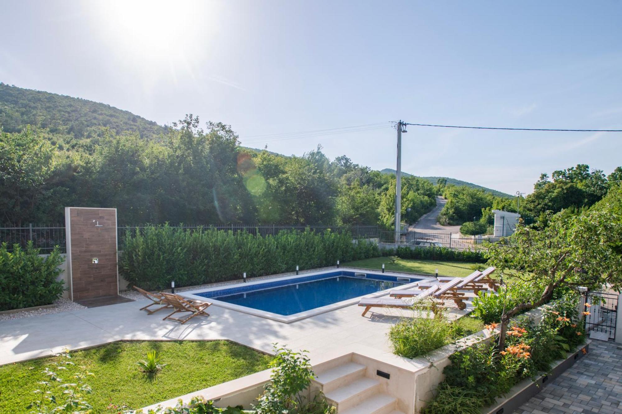 Villa Latica Dicmo Dış mekan fotoğraf