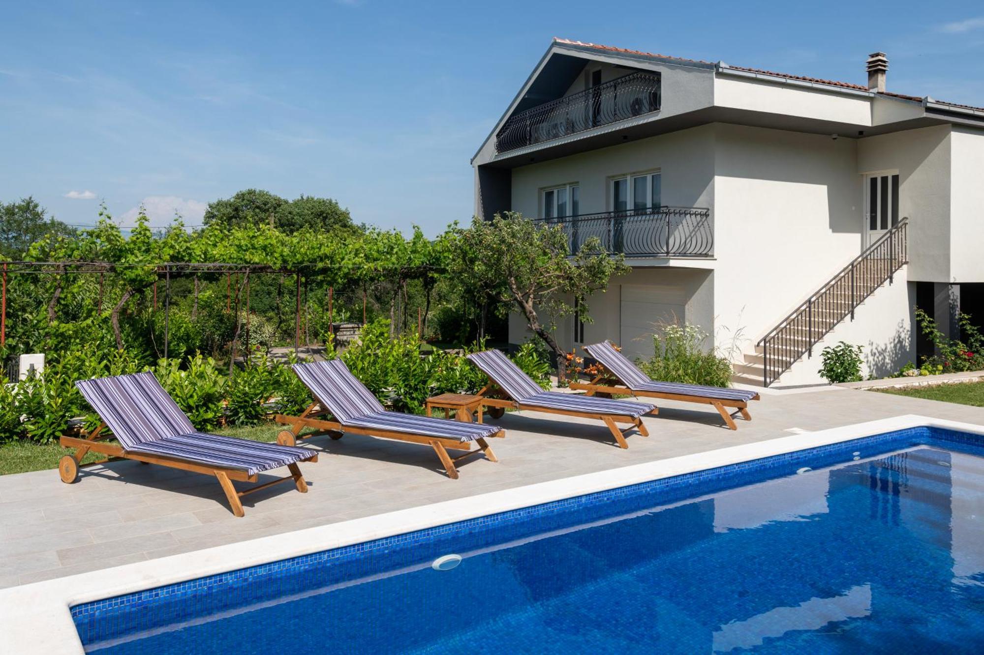 Villa Latica Dicmo Dış mekan fotoğraf