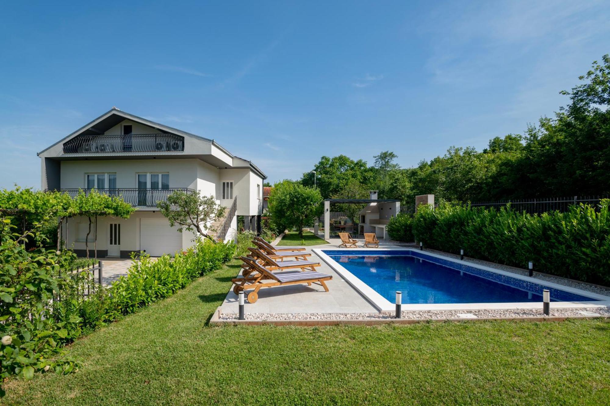 Villa Latica Dicmo Dış mekan fotoğraf